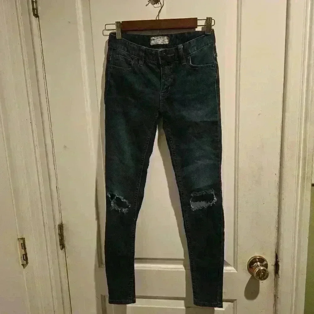 P7455 free people dark wash size 26 - Picture 1 of 6